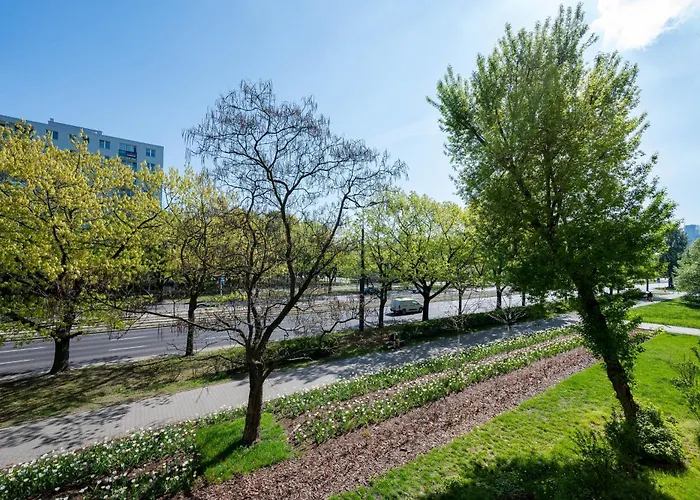 Downtown Serenity By Bookinghost * وارسو