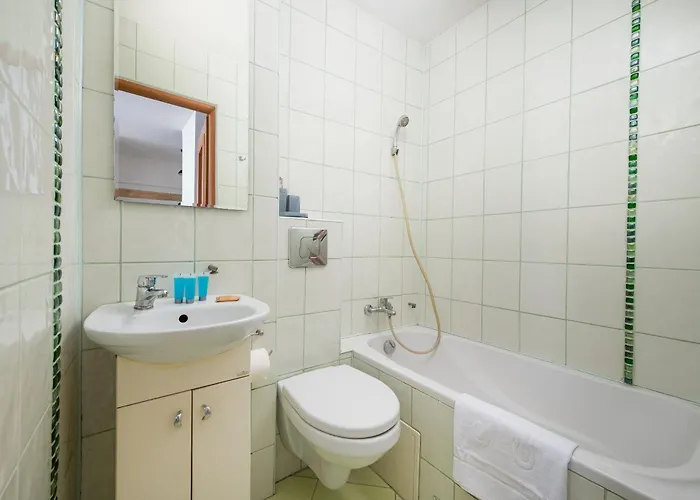 Downtown Serenity By Bookinghost شقة وارسو